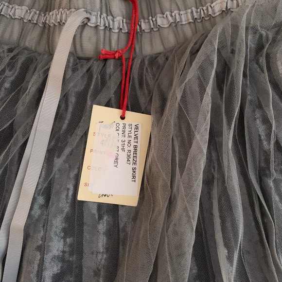 Anthro Raga Skirt NWT Women's Sz Small Velvet Breeze Silver Pleated Layered - Picture 4 of 6